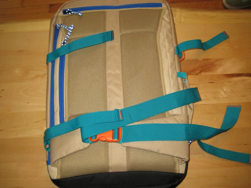 全新 Ogio Weekender 棕褐色 可扩展高尔夫行李箱 背包 旅行包 带翼脚 — 第 2/4 张图片