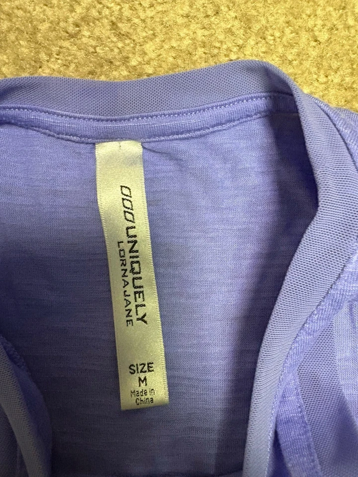 Camiseta sin mangas Lorna Jane con gráficos duros brillantes en púrpura claro para mujer talla mediana” Foto 2 de 3