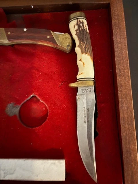1991 Schrade Uncle Henry Napa Knife Set W/ Wooden and Glass Display Case - Image 4 of 4