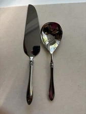 Oneida - SHERATON - 2 pc entertainment set (casserole spoon and pastry server)
