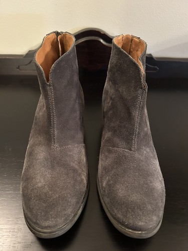 Women's Gray Suede Booties Size 7.5 Ankle Boots Heel Zip Close Festive Cowgirl - Picture 2 of 11
