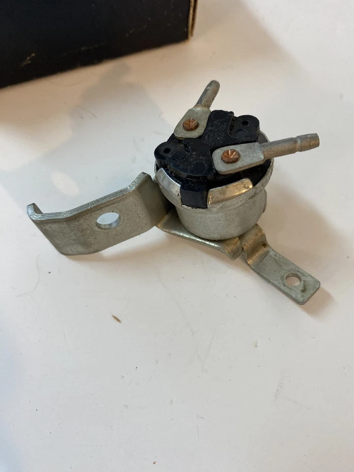 Interruptor de lámpara de respaldo Pontiac Chieftain STD transmisión manual 988550 NOS 1956-1957 Foto 3 de 4