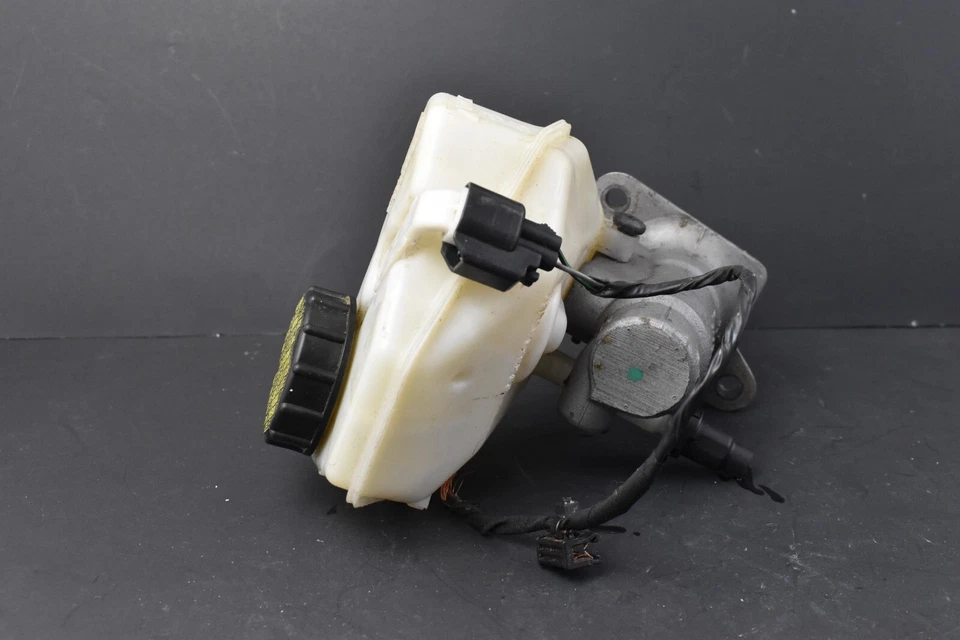 ✅Tanque de depósito de cilindro de freno maestro OEM 2007-2017 Volvo S60 S80 V60 V70 XC90 Foto 4 de 4