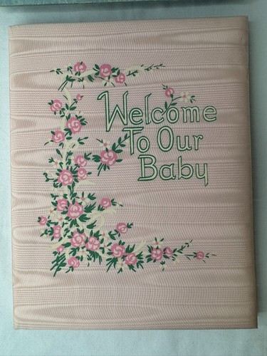 Libro Baby Vintage 1950 "Benvenuti al nostro bambino" Charlotte Becker Pink Moire Nuovo - Foto 3 di 18