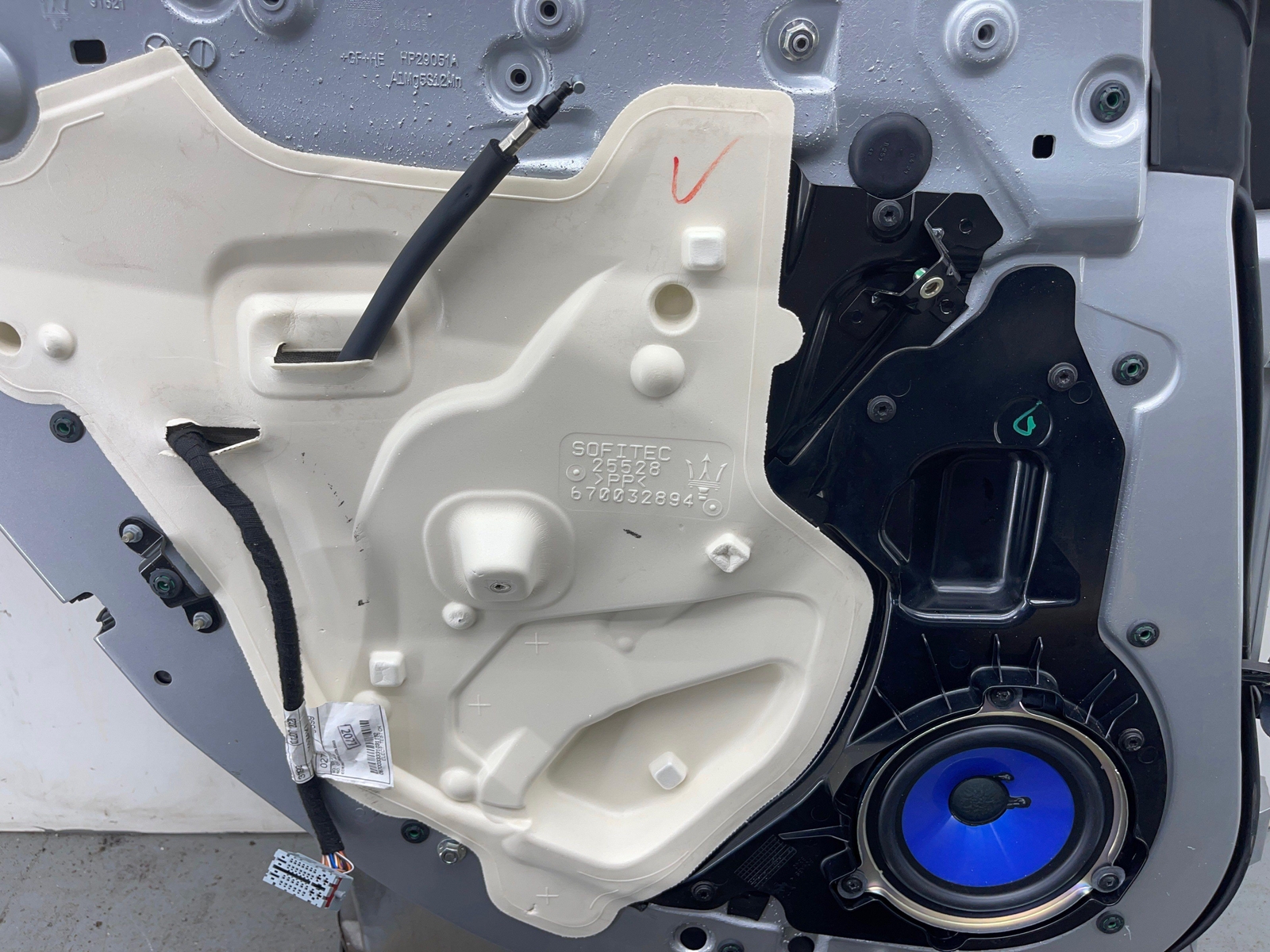 2017-2022 MASERATI LEVANTE REAR LEFT DOOR GRIGIO METTALLIC (817) OEM 2018 2019