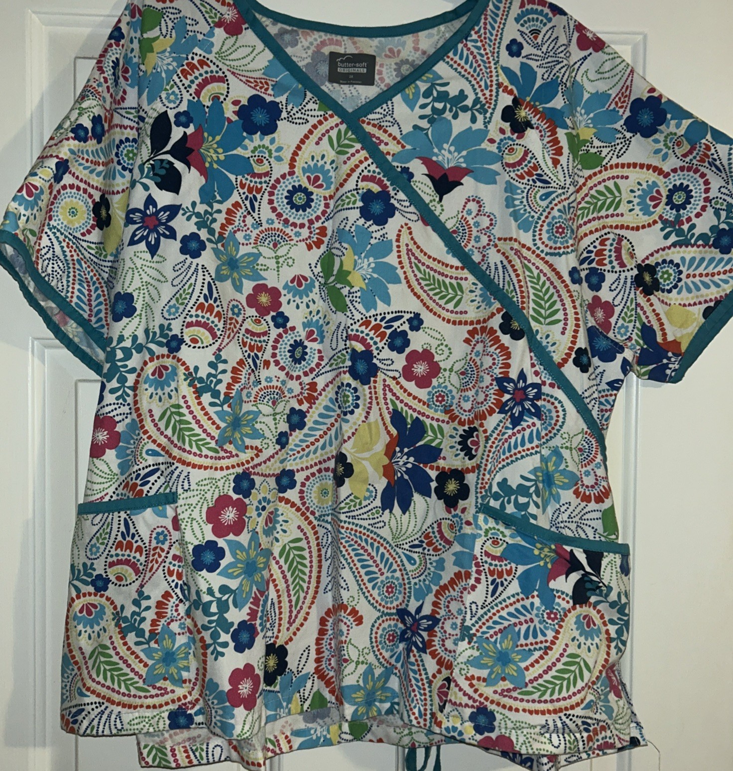 Butter-Soft Originals Bright Floral & Paisley V-Neck Scrub Top Size 3X