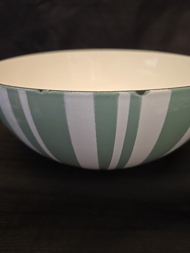 CATHRINEHOLM 9 3/8” SEAFOAM GREEN AND WHITE STRIPE BOWL Vintage Enamel - Picture 10 of 11