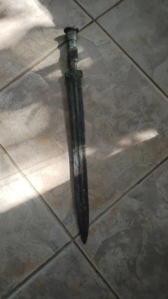 Ancient Chinese Han Dynasty Sword Replica, c.200 BC Bronze Weapon - Image 2 of 4