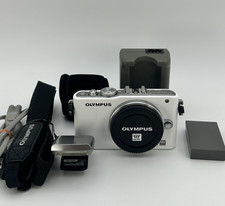 Excellent   Olympus PEN Lite E-PL3 White Mirrorless Camera Body Flash Charger