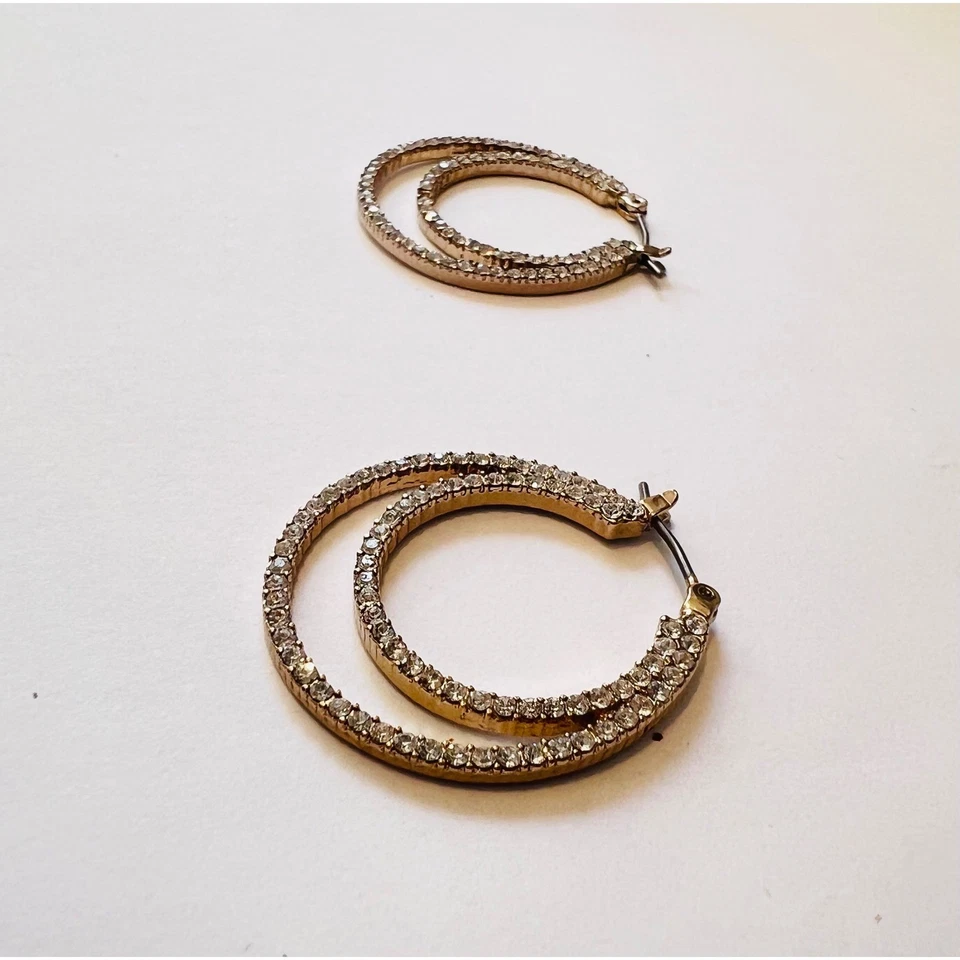 Pendientes de aro Givenchy de doble aro de cristal tono oro rosa Foto 2 de 4