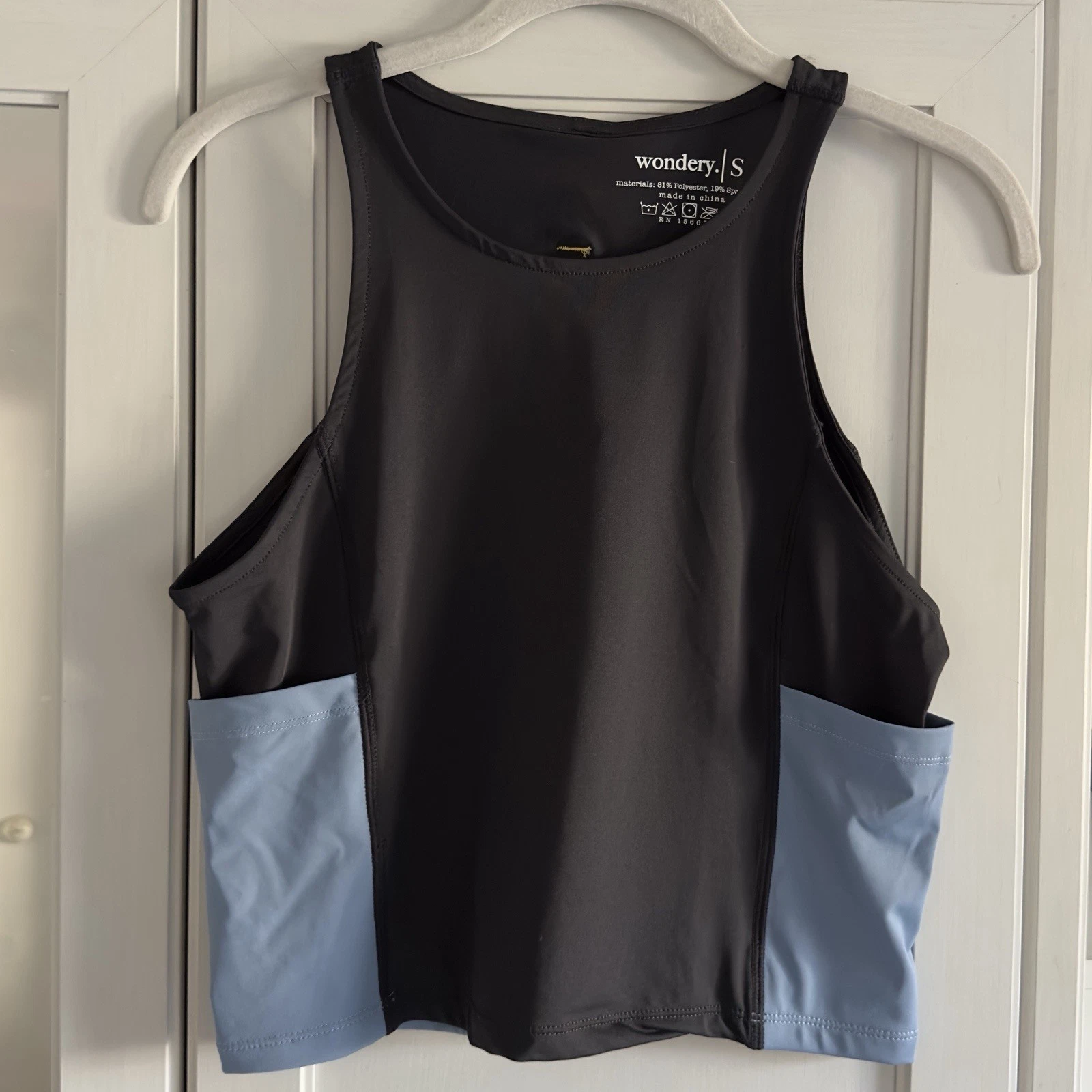 Wondery Long Day Hiking Pocket Tank Top Size Small