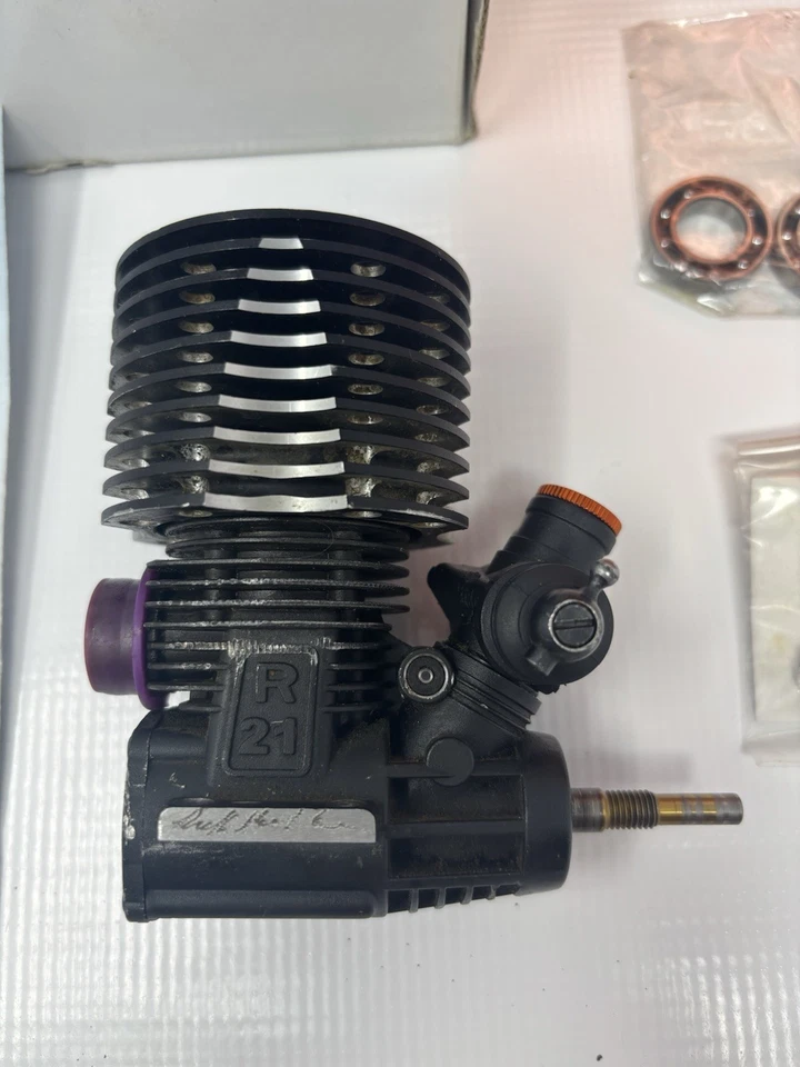 Motor Go Nitro 21 R7PT con RB Mods Associated Losi 1/8 caja ovalada de suciedad1 Foto 2 de 4