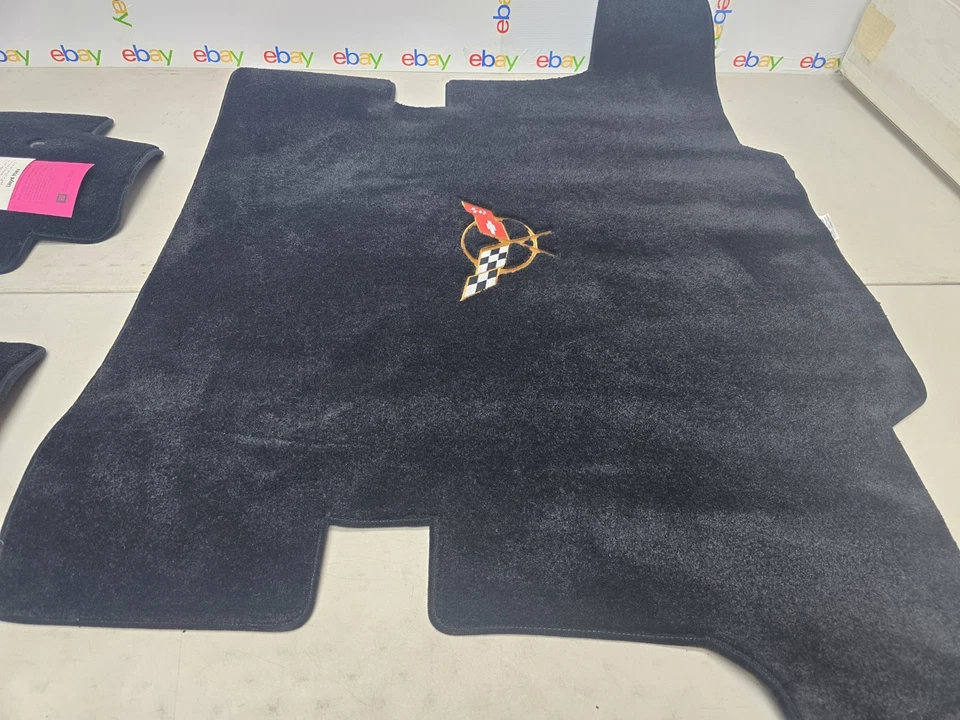 Juego de alfombrillas originales GM LLOYD 97-04 C5 Chevrolet Corvette Cargo Liner DORADO Foto 3 de 4