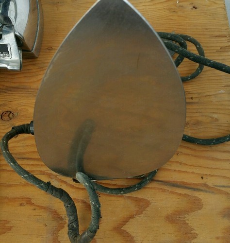 UNIVERSAL Travel Iron EA1284 Vintage Iron - Picture 3 of 3