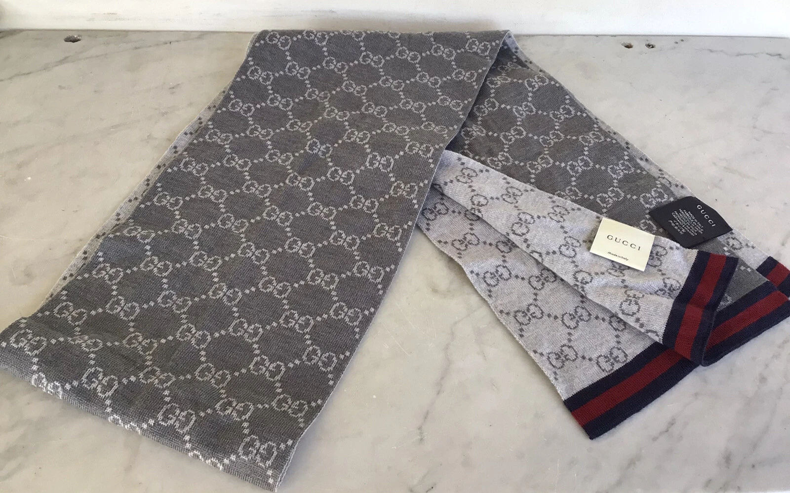 Foulard véritable GUCCI Solange laine grise monogramme logo GG