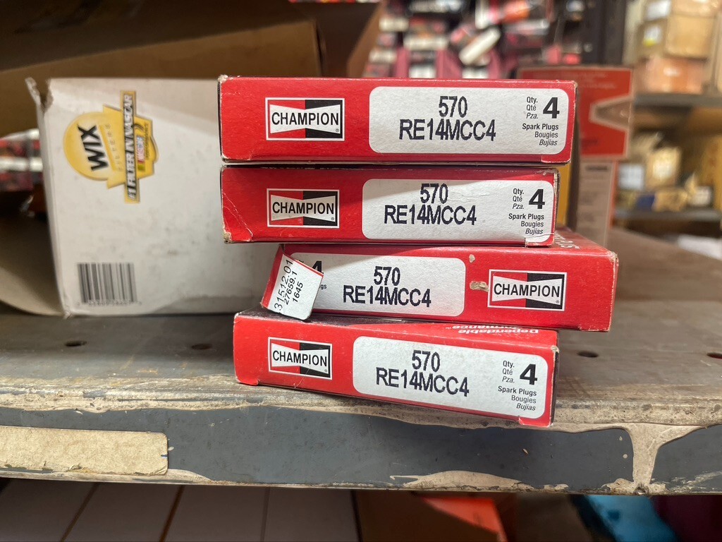 Champion 570 RE14MCC4 Spark Plug ONE BOX OF 4