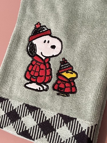NUEVO Snoopy & Woodstock Abrigo acolchado Navidad Cacahuetes Baño Toalla de mano 16X25 - Imagen 2 de 3