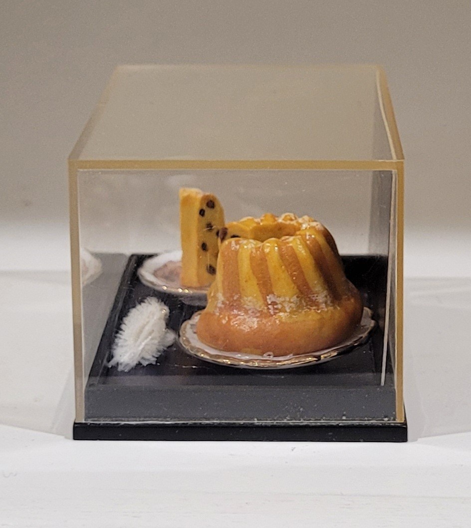 Reutter Porzellan Bundt Fruit Cake Dollhouse Miniature Germany Plates Napkin