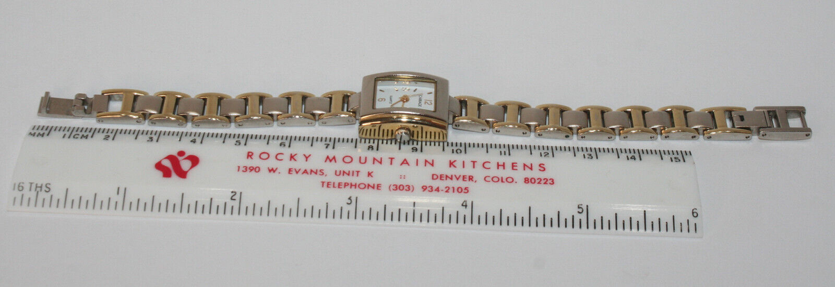 ミー Carriage Timex Rectangle Wristwatch Two-Toned Gold Silver Elegant