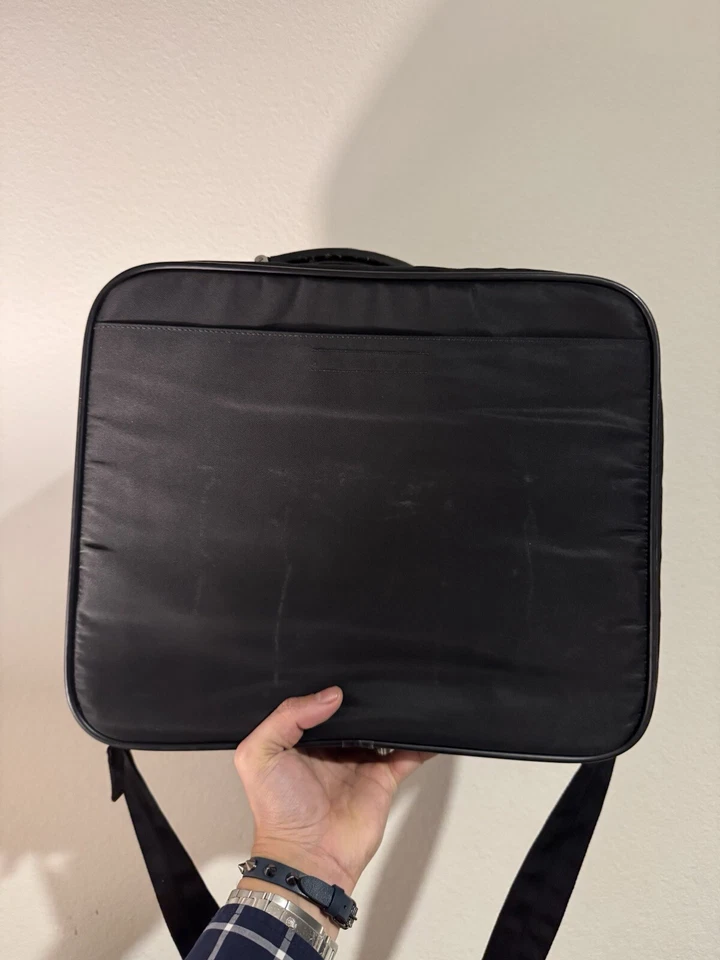 Maletín de nailon vintage Prada Tessuto Tecnico Nero --USADO - Pre amado Foto 4 de 4