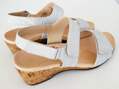 Vionic Womens (11 Medium) Light Gray Shimmer Arch Support Slingback Wedge NEW