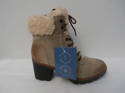 naturalizer hiking boots