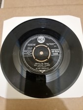 Elvis Presley. His Latest Flame. 7 Inch Single. Record Vinyl.  G