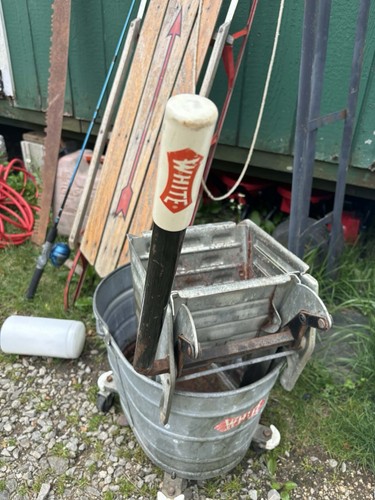 White Metal Mop Bucket Galvanized 6 Gallon