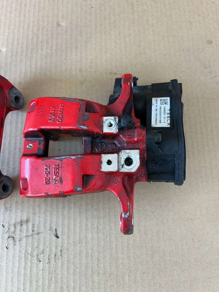 Оригинальный задний суппорт 2020-2025 Tesla Model Y Performance LH/RH 1044623-01-J - Изображение 4 из 4