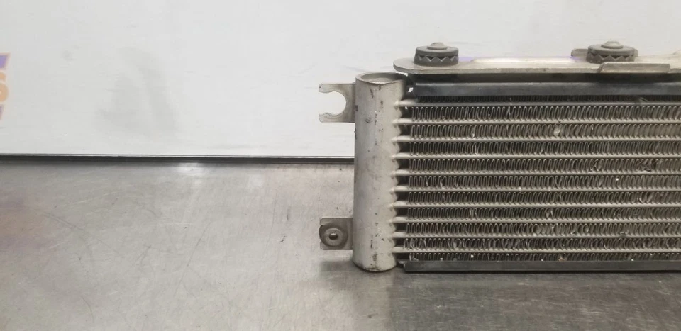 13 BMW M3 E93 4.0L ENFRIADOR DE ACEITE MOTOR PASAJERO DERECHO 17227521376 Foto 2 de 4