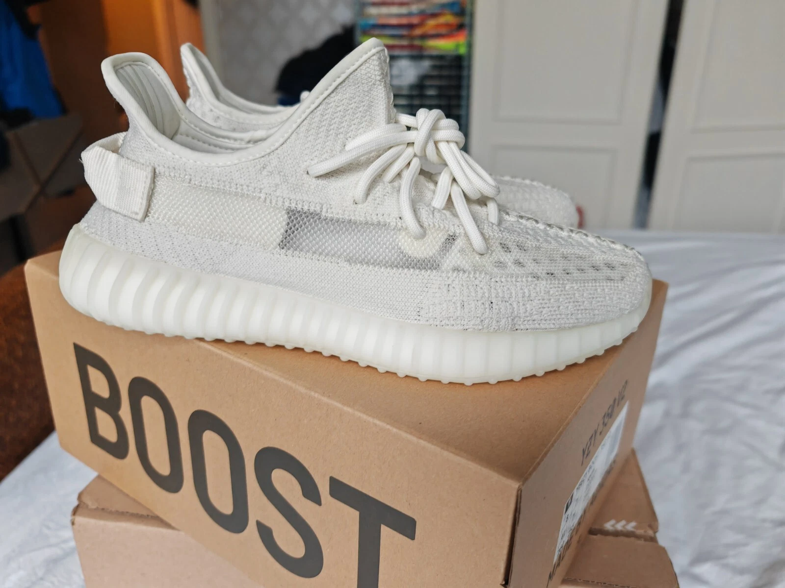 Adidas Yeezy Boost 350 V2 Bone 6.5 UK 40 EU Sneakers basse HQ6316