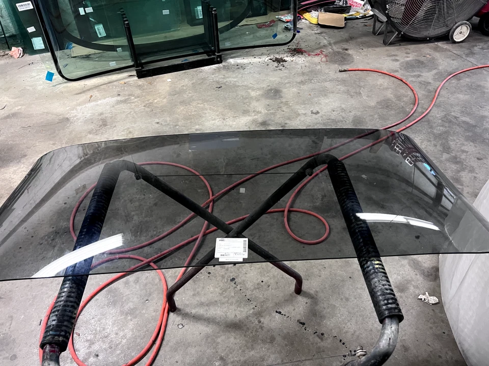 Chevrolet Chevy II/Nova 1962-1964 sedán vidrio trasero B3127 gris humo Foto 4 de 4