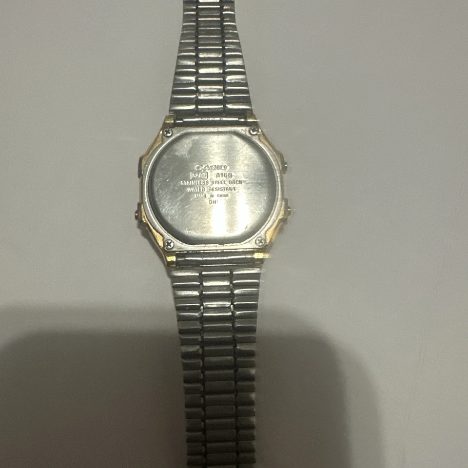 Reloj Casio Hombre 'Vintage' Iluminador Digital Tono Dorado Acero Inoxidable. Foto 3 de 4