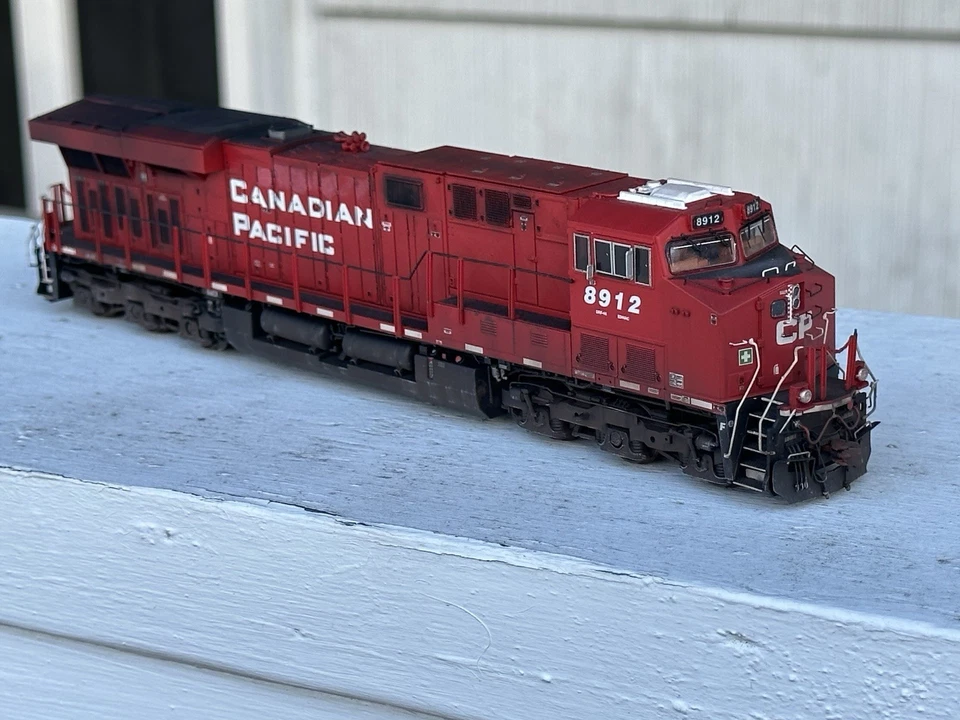 Custom Weathered HO Scaletrains ES44AC Canadian Pacific LOK DCC/Sound - Image 2 of 4