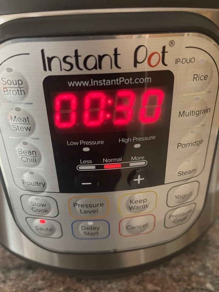 Instant Pot Duo Pressure Cooker 6 Quart,IP-DU060 V3, Preowned - Image 4 of 4