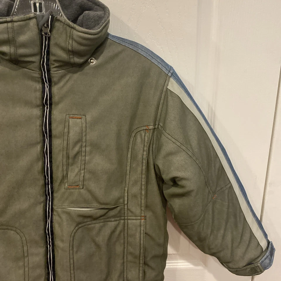 London Fog 橄榄拉链夹克男孩尺寸 L/7(缺少连帽) — 第 3/4 张图片