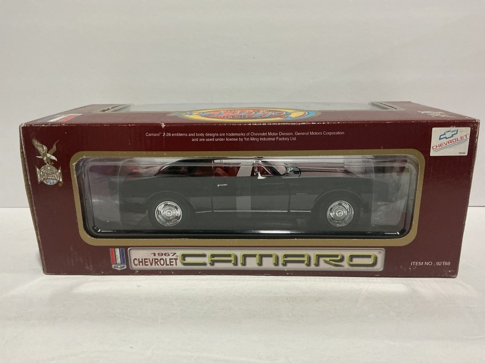 Road Legends 1/18 Chevrolet Camaro Z28 1967 Blanche A Bandes