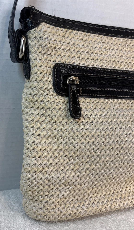 Giani Bernini Tan And Black Woven Straw Crossbody Purse With Pockets Zip Closure - Image 4 of 4