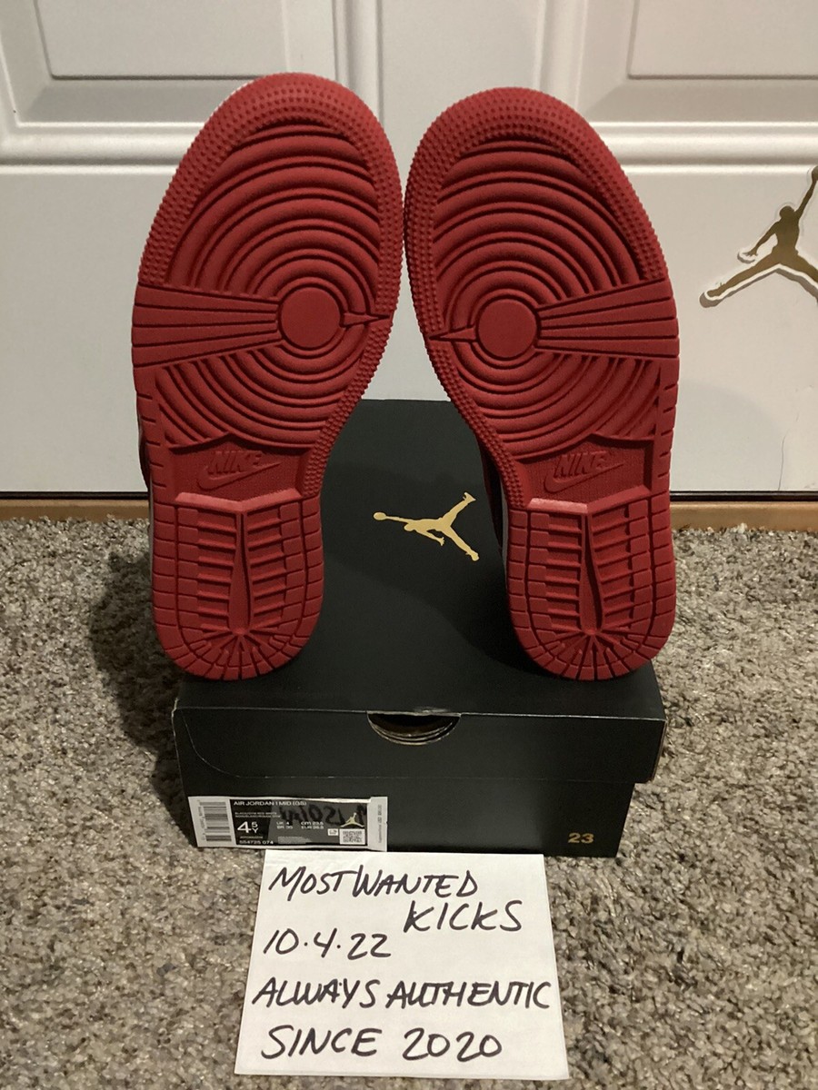 DS 2020 Nike Air Jordan 1 Mid Banned Bred Grade School Sz