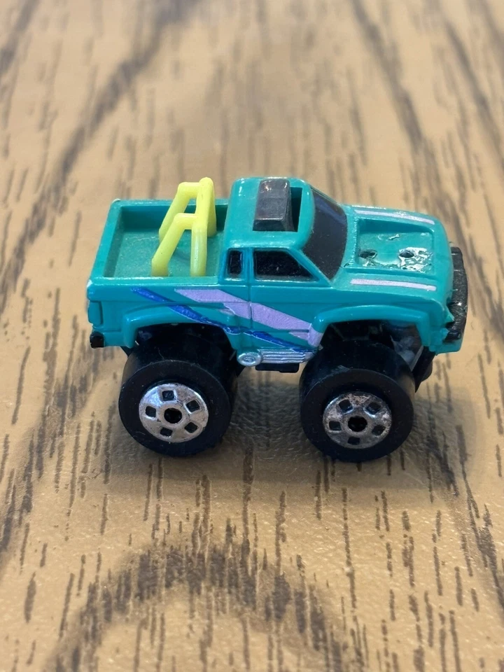 VTG 1986 Micro Machines Datsun 4x4 Off Road Pick Up Truck Green Pink Stripes - Image 4 of 4
