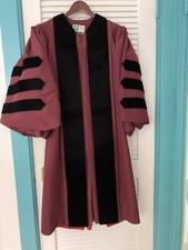 graduation gown doctoral maroon medium excellent condition only worn twice