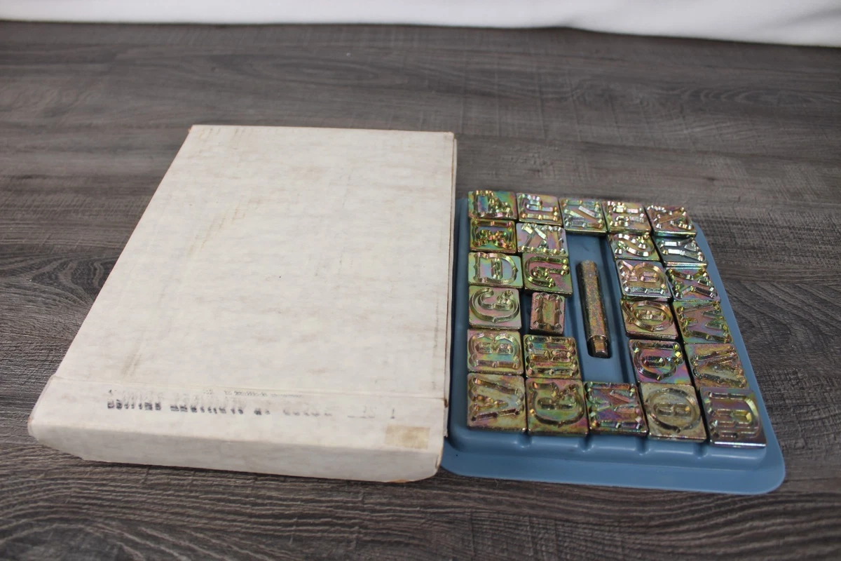 Lot De 36 Tampons Craftool Co. Années 1950 - Alphabet Et Chiffres Pour Travail Du Cuir - Boîte Incluse