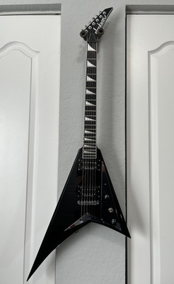 Jackson MJ Series Rhoads RRT Electric Black w/Foam Core Case