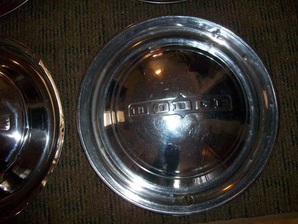 Cubiertas de rueda tapacubos Dodge Coronet, Ryal, Meadowbrook 1949-1950 4-15" Foto 3 de 4