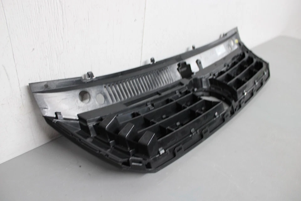 2012 2015 VOLKSWAGEN PASSAT FRONT GRILLE - Image 4 of 4