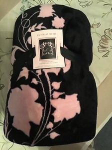 COUVERTURE SHERPA POLAIRE Victoria's Secret NOIR COEUR Saint