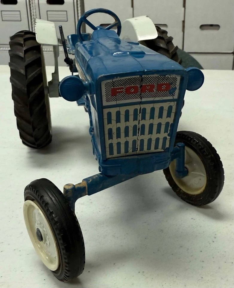 Tractor Ford 4000 1969 fundido a presión ERTL equipo agrícola escala 1/12 auténtico Foto 3 de 4
