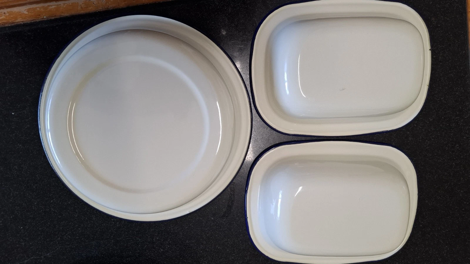 Vintage Off White Blue Enamelware Baking Dishes X 2 And Pie Dish X1.