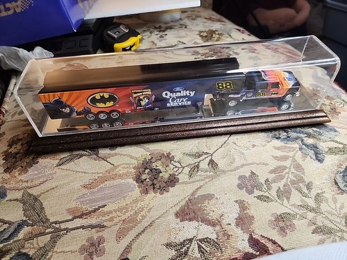 Nascar #88 Dale Jarrett Batman 1998 Ford Dually with Show Trailer W/ A Show Case - Picture 12 of 13