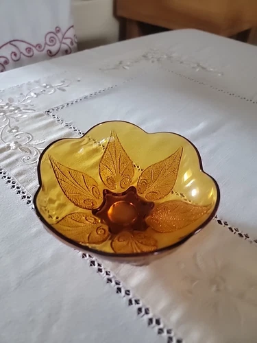 Vintage Anchor Hocking Beaded Leaf Design Amber Glass Bowl Excellent Condition